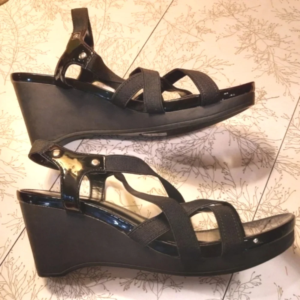 Chaps Black Strappy Platform Wedge Heels Sz 8B
